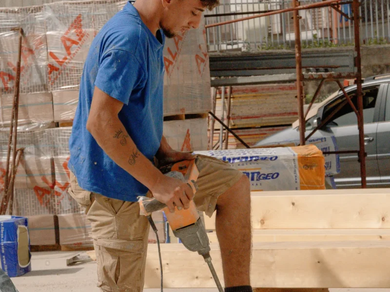 Lavorazione dell'isolante in cantiere
