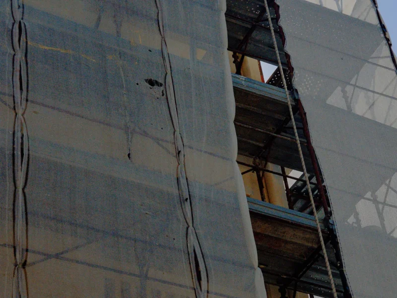 Struttura e impalcati sul fronte laterale